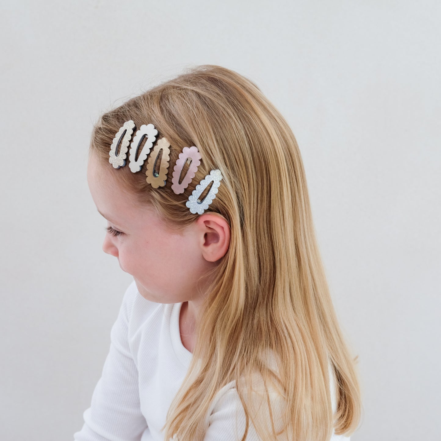 Scallop edge mini clips